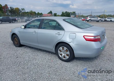 2007 Toyota Camry Le z USA, uszkodzony, nr VIN 4T1BE46K77U573521
